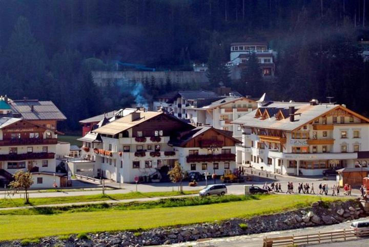 Hotel Kristall B&B 伊施格尔 外观 照片